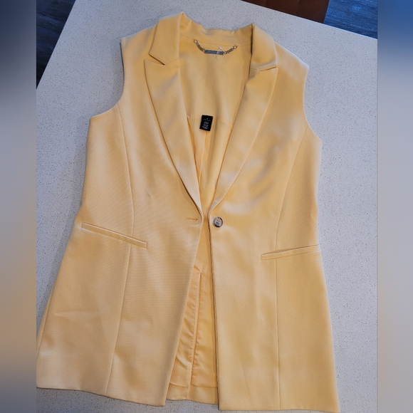 White House Black Market Vest - Picture 4 of 4